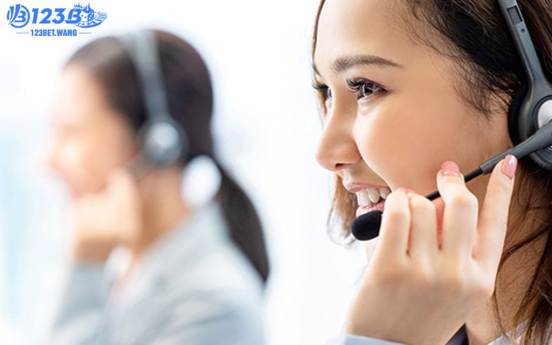 Liên hệ qua email